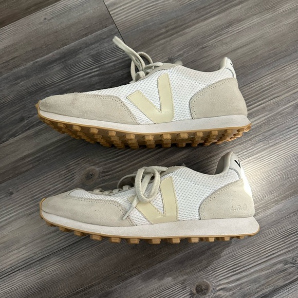 Veja Rio Branco Women's Beige and White Sneakers - Picture 3 of 5